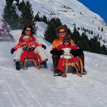 Alt Tyrol ホテル