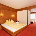 Alt Tyrol Hotel 3*